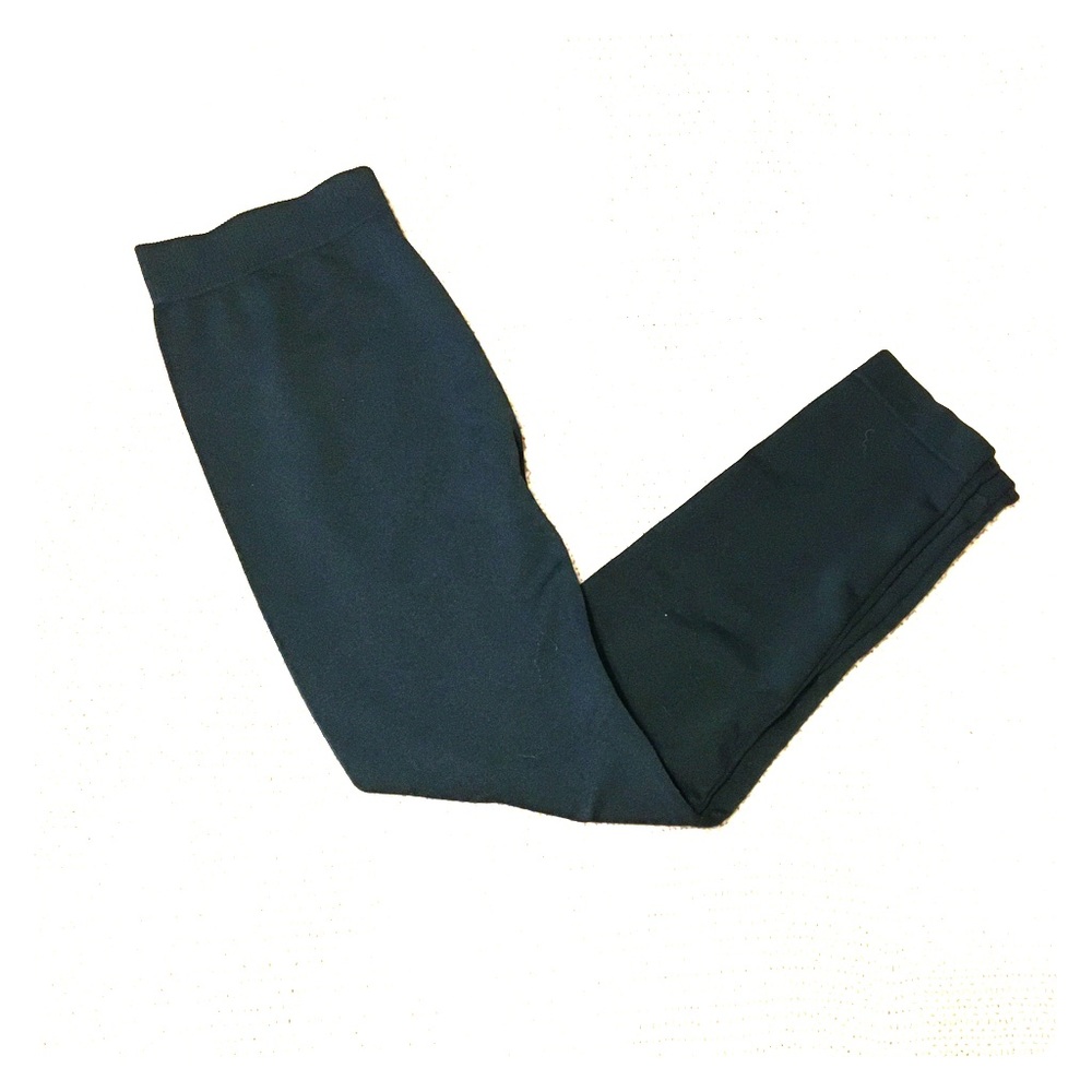 Black seamless capri leggings